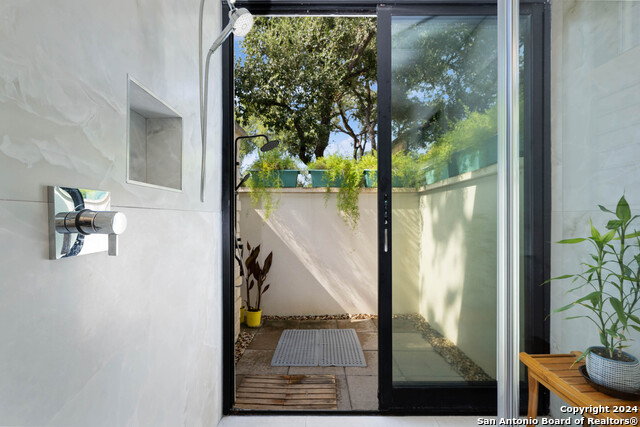 Listing photo id 19 for 210 Cliffside