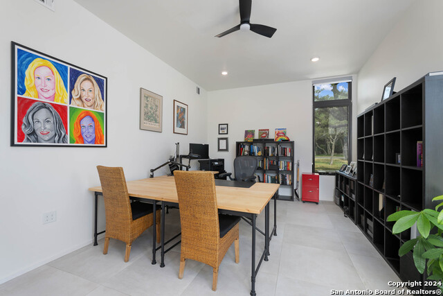 Listing photo id 23 for 210 Cliffside