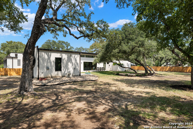 Listing photo id 35 for 210 Cliffside