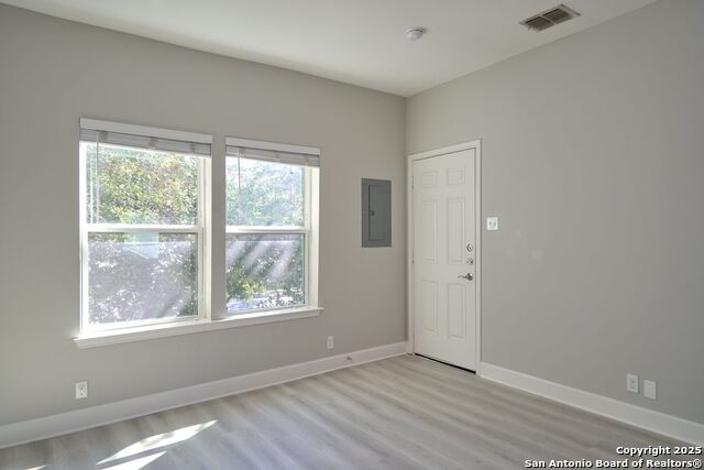 Image 7 of 23 For 503 Kings Hwy W 203