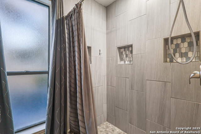 Image 19 of 33 For 13066 Hunters Circle N