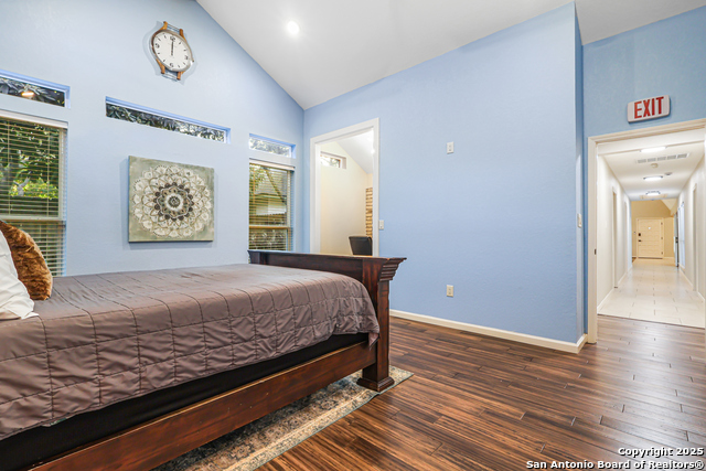 Image 21 of 33 For 13066 Hunters Circle N