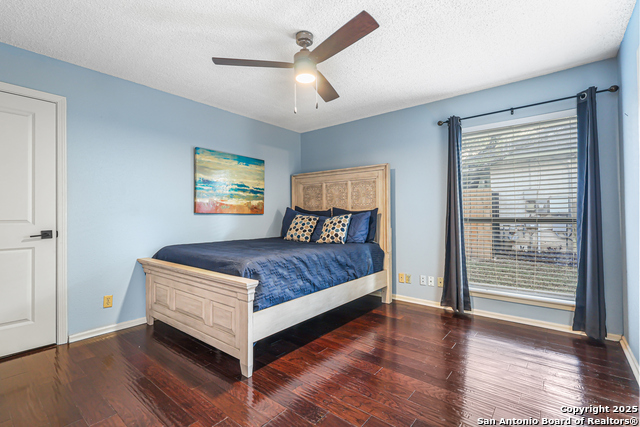 Image 25 of 33 For 13066 Hunters Circle N