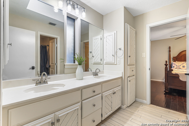 Image 26 of 33 For 13066 Hunters Circle N