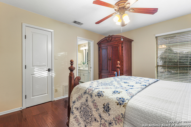 Image 29 of 33 For 13066 Hunters Circle N