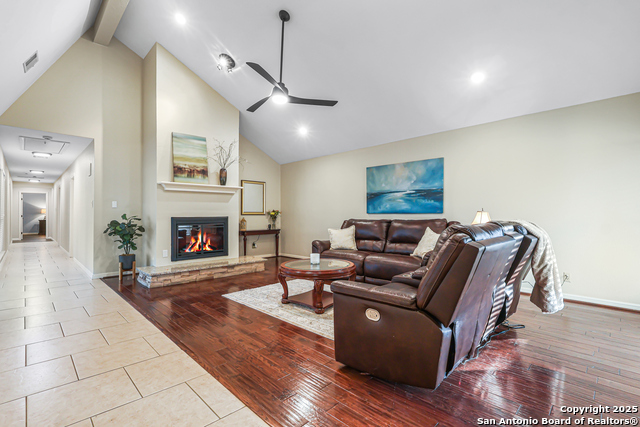 Image 7 of 33 For 13066 Hunters Circle N