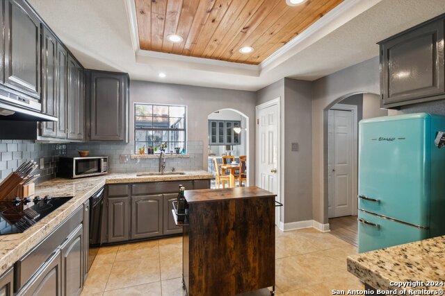 Image 19 of 51 For 14819 River Gln N