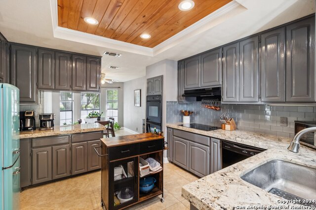 Image 20 of 51 For 14819 River Gln N