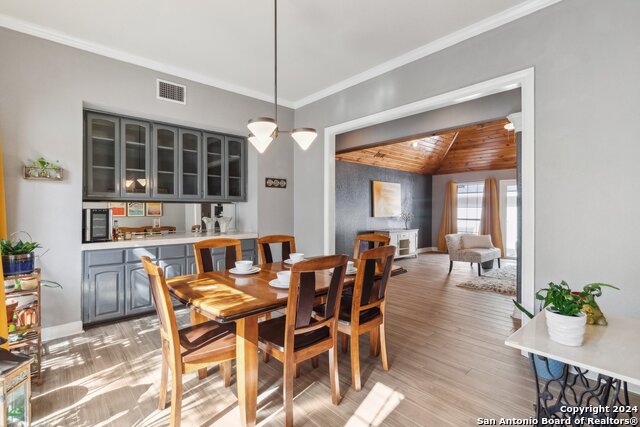 Image 22 of 51 For 14819 River Gln N