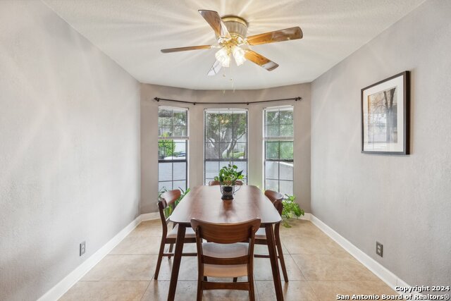 Image 23 of 51 For 14819 River Gln N