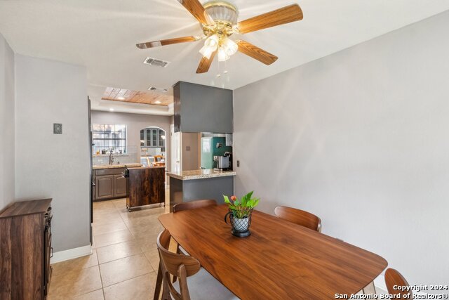 Image 24 of 51 For 14819 River Gln N