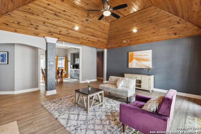 Image 29 of 51 For 14819 River Gln N