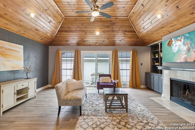 Image 30 of 51 For 14819 River Gln N