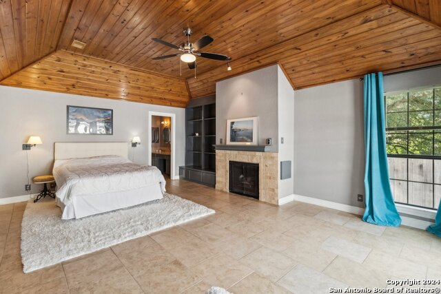 Image 35 of 51 For 14819 River Gln N