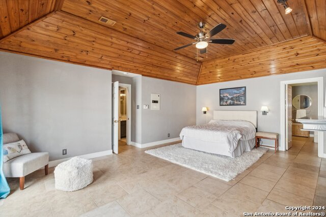 Image 37 of 51 For 14819 River Gln N