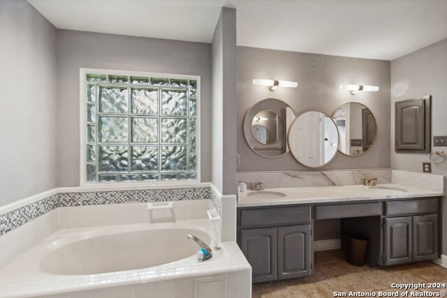 Image 38 of 51 For 14819 River Gln N