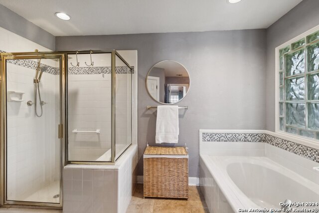 Image 39 of 51 For 14819 River Gln N