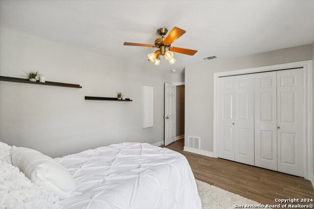 Image 41 of 51 For 14819 River Gln N