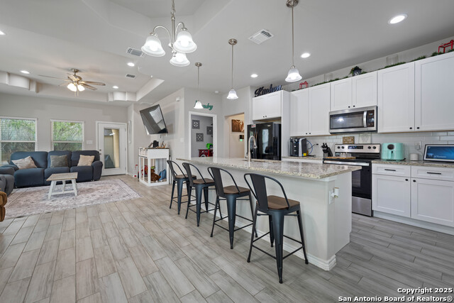 Details for 760 Crestview, Floresville, TX 78114