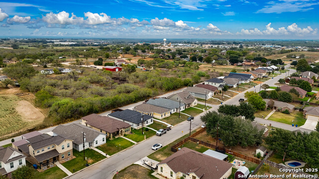 Listing photo id 13 for 760 Crestview