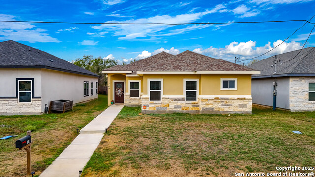 Listing photo id 0 for 760 Crestview