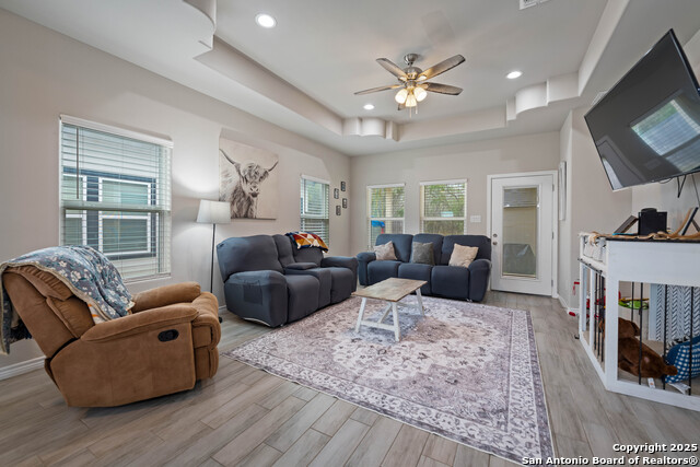 Listing photo id 6 for 760 Crestview