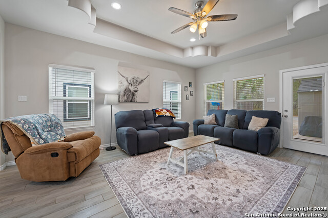 Listing photo id 7 for 760 Crestview