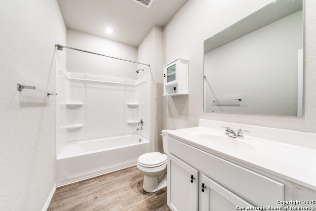 Image 20 of 26 For 250 Landing Lane