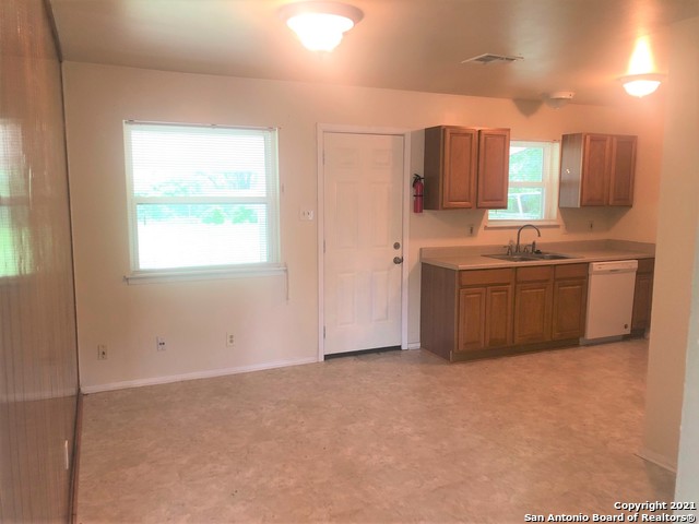 Image 12 of 20 For 626 Aviation Ave