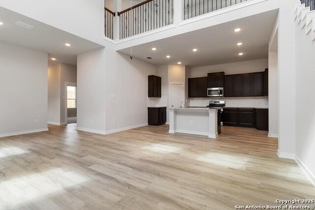 Image 5 of 30 For 190 Ashley Loop