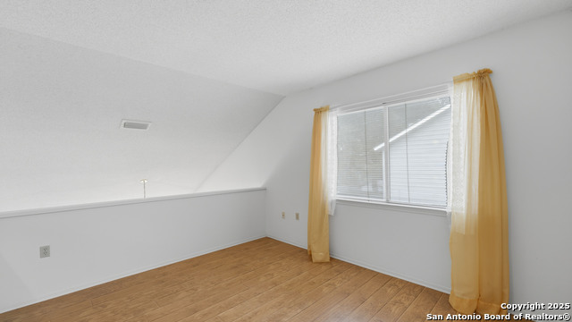 Image 16 of 34 For 8603 Collingwood