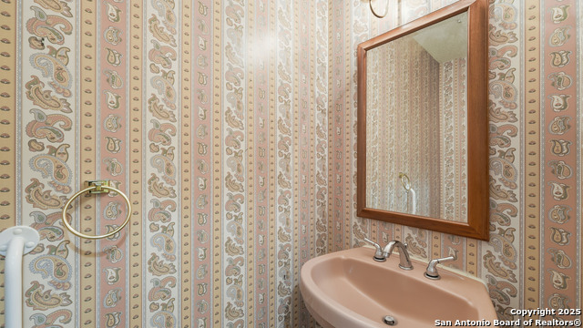 Image 24 of 34 For 8603 Collingwood