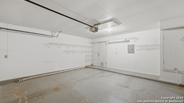 Image 33 of 34 For 8603 Collingwood