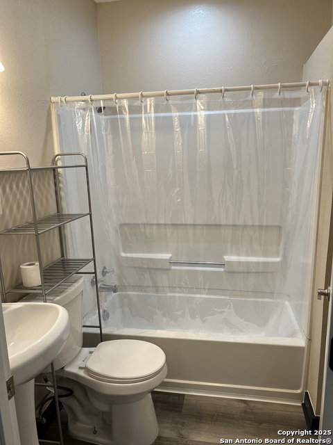 Image 13 of 22 For 405 Sabinal W A