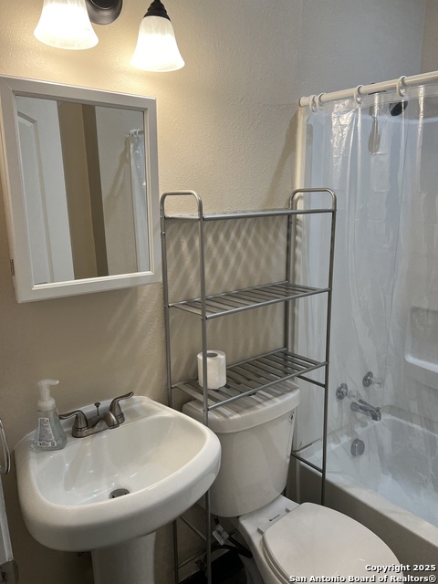 Image 14 of 22 For 405 Sabinal W A