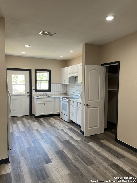 Image 2 of 22 For 405 Sabinal W A