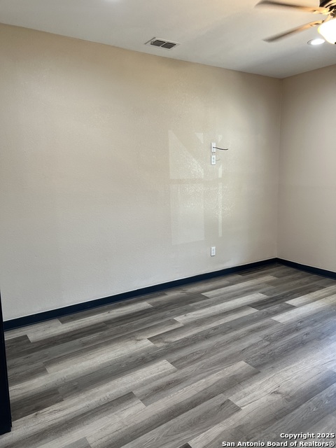 Image 3 of 22 For 405 Sabinal W A