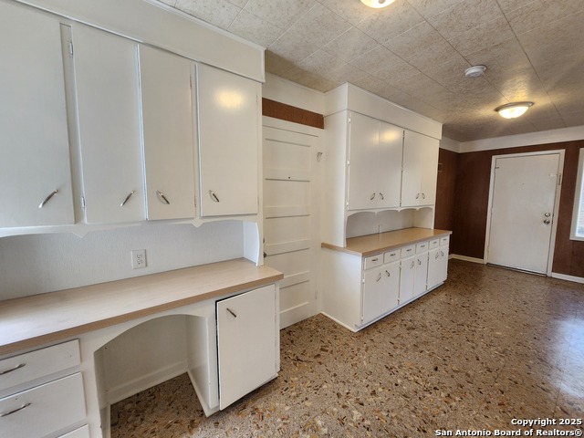 Image 10 of 39 For 564 Laurel Ln