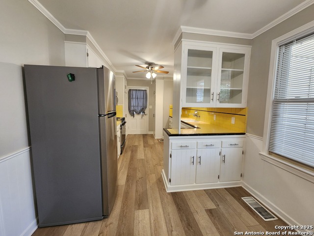 Image 15 of 39 For 564 Laurel Ln