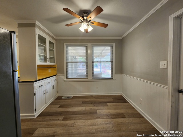 Image 16 of 39 For 564 Laurel Ln