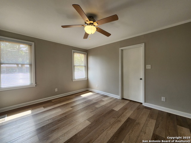 Image 18 of 39 For 564 Laurel Ln