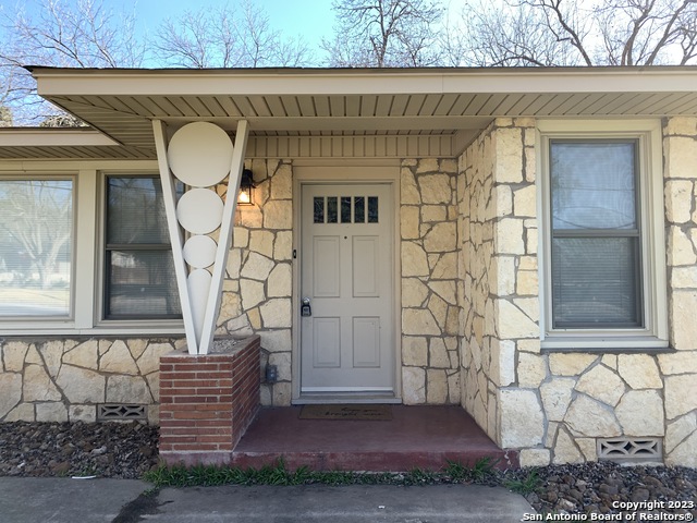 Image 2 of 39 For 564 Laurel Ln