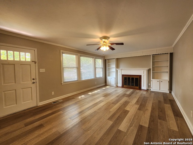 Image 4 of 39 For 564 Laurel Ln