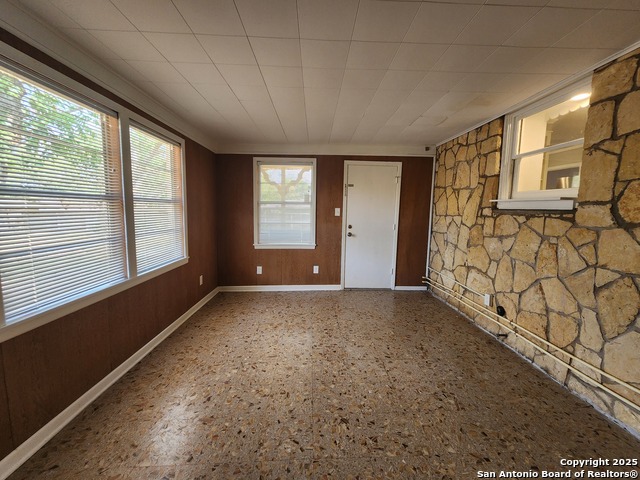 Image 7 of 39 For 564 Laurel Ln