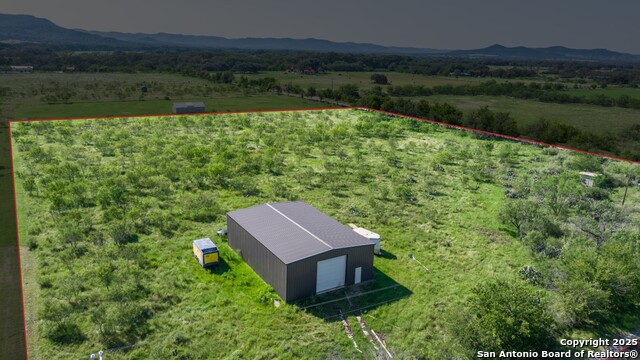 Listing photo id 3 for 299 River View Drive