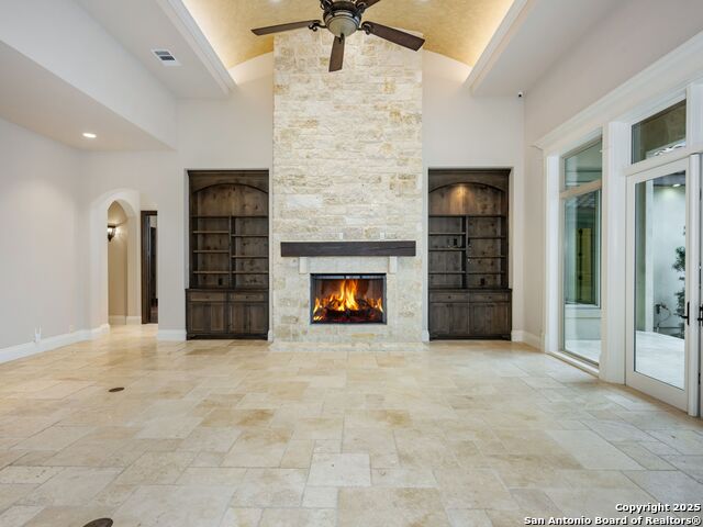 Image 14 of 80 For 211 Wellesley Landing