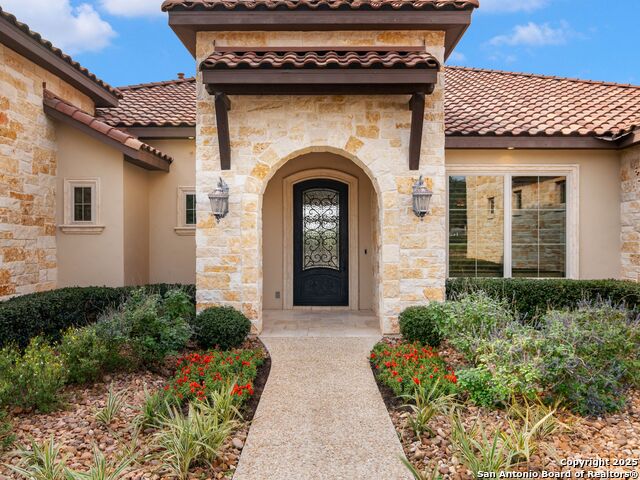 Image 4 of 80 For 211 Wellesley Landing