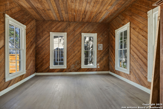 Image 16 of 41 For 163 Coll E