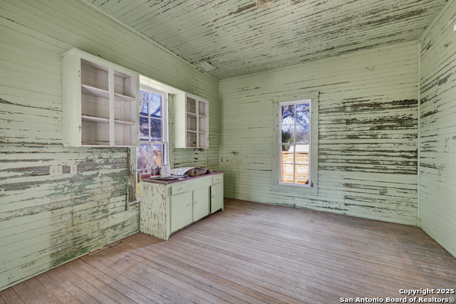 Image 20 of 41 For 163 Coll E