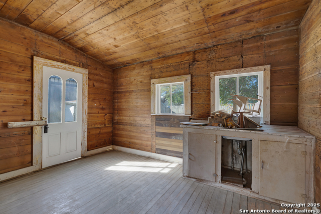 Image 30 of 41 For 163 Coll E